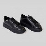 Essence Black Sneaker