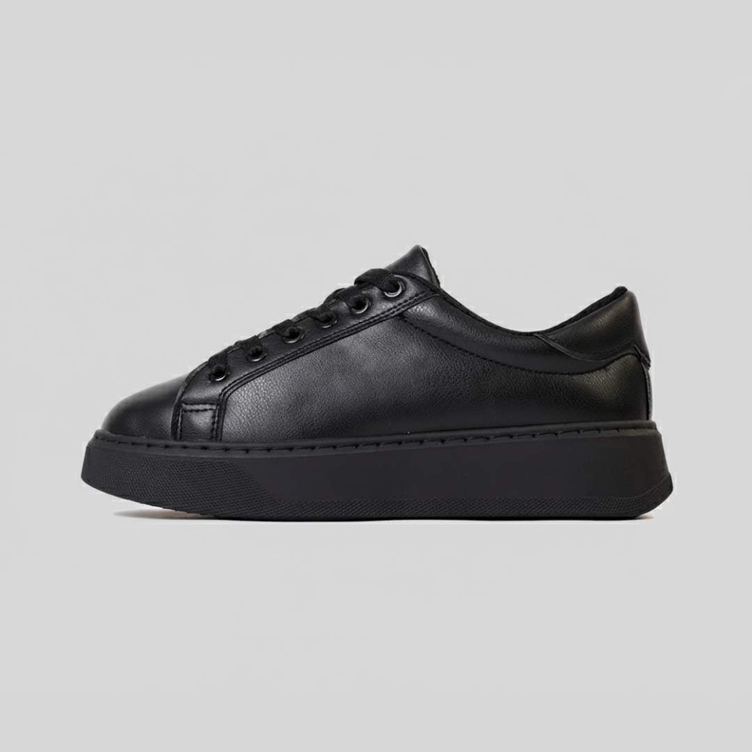 Essence Black Sneaker