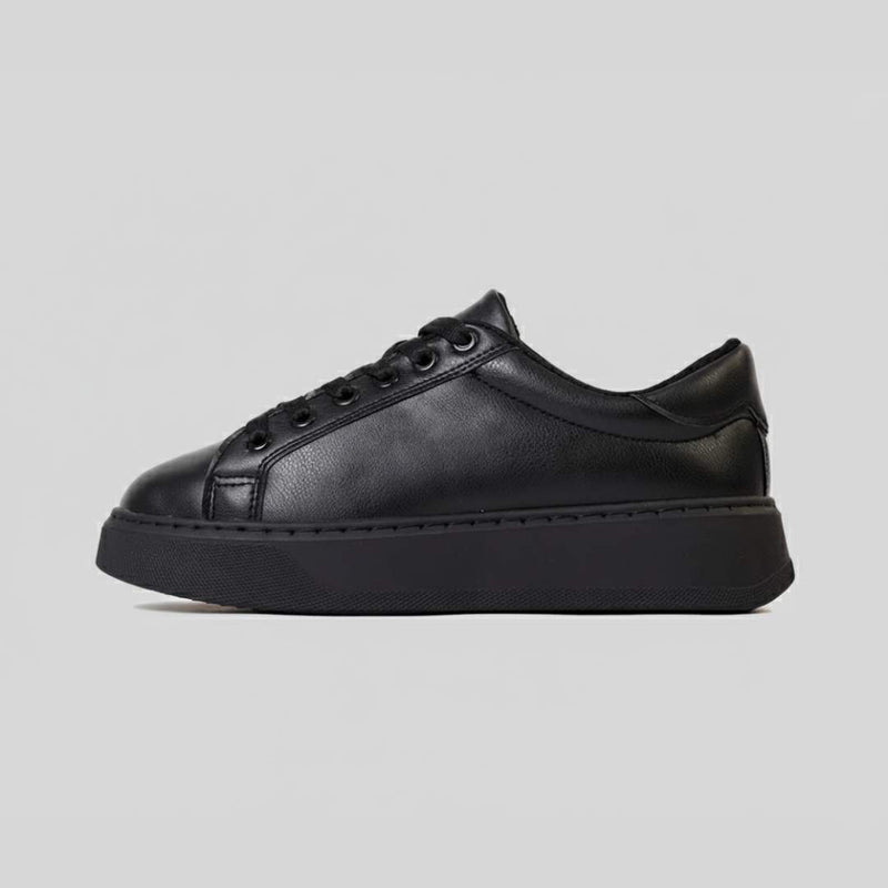Essence Black Sneaker