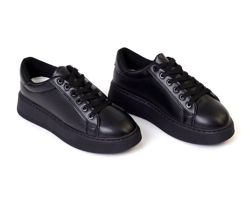 Essence Black Sneaker