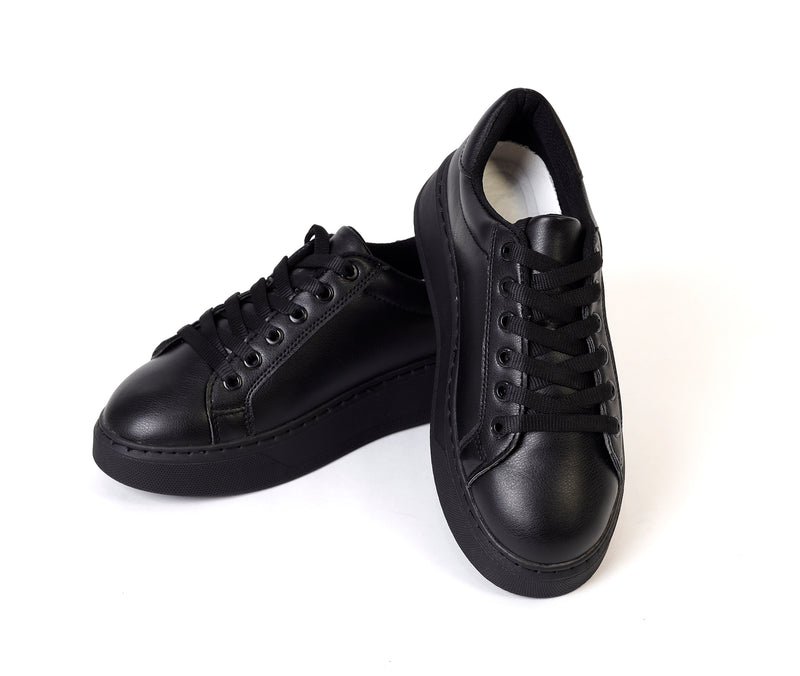 Essence Black Sneaker
