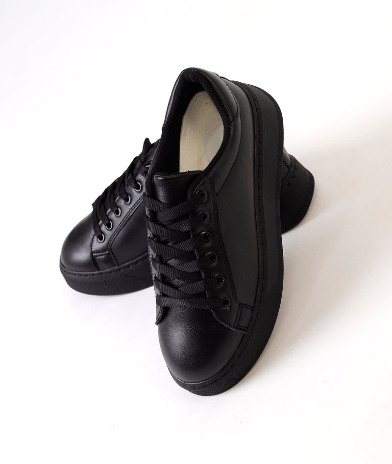 Essence Black Sneaker