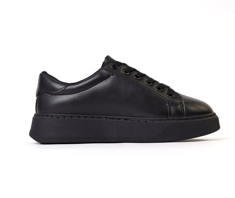 Essence Black Sneaker