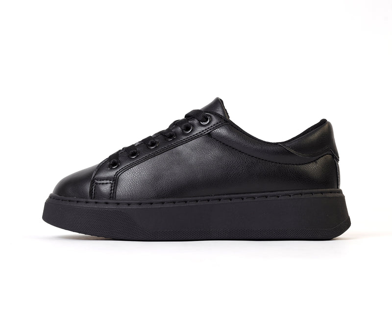 Essence Black Sneaker