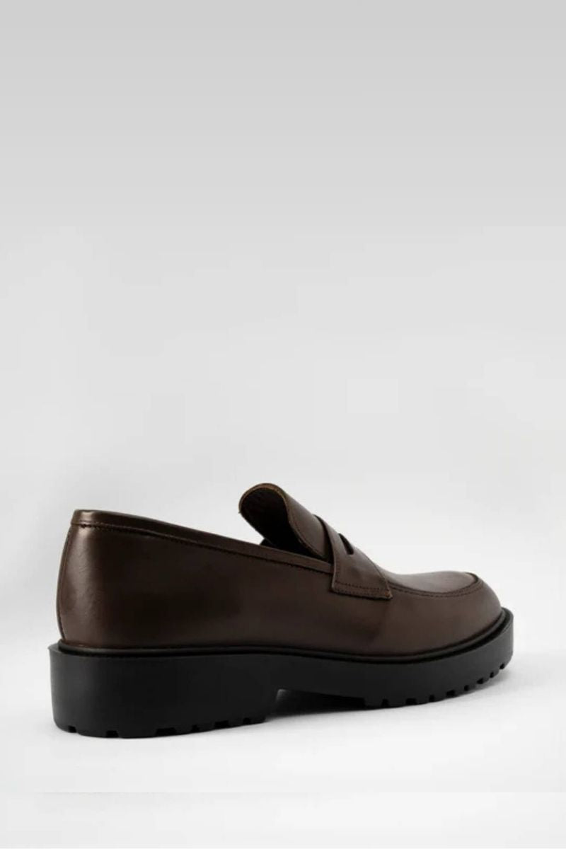 CLASSIC BROWN LOAFER
