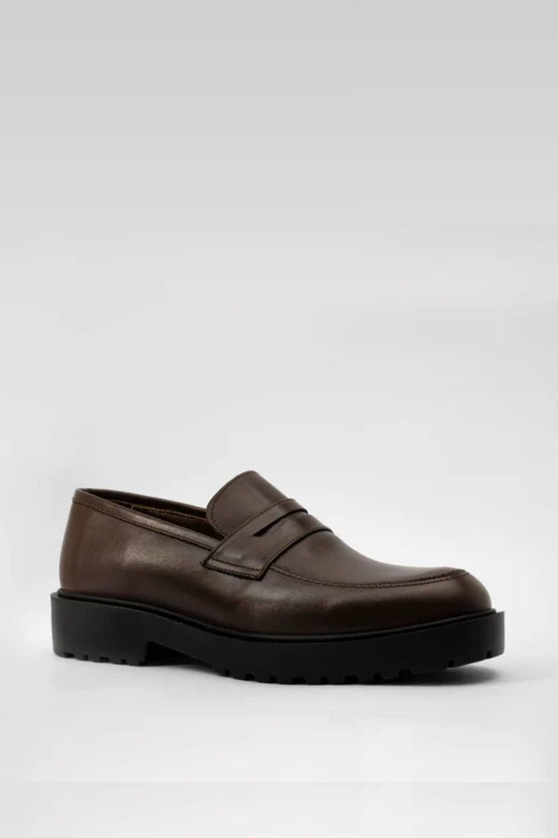 CLASSIC BROWN LOAFER