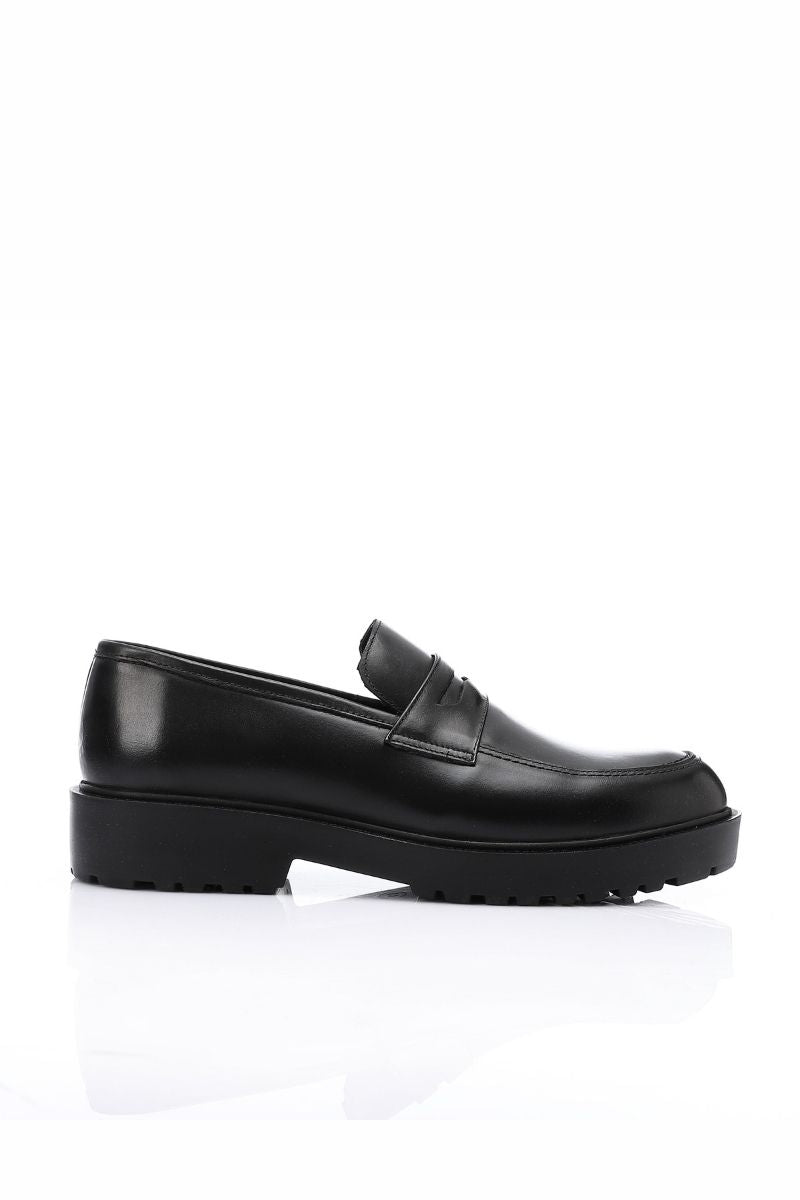 CLASSIC BLACK LOAFER