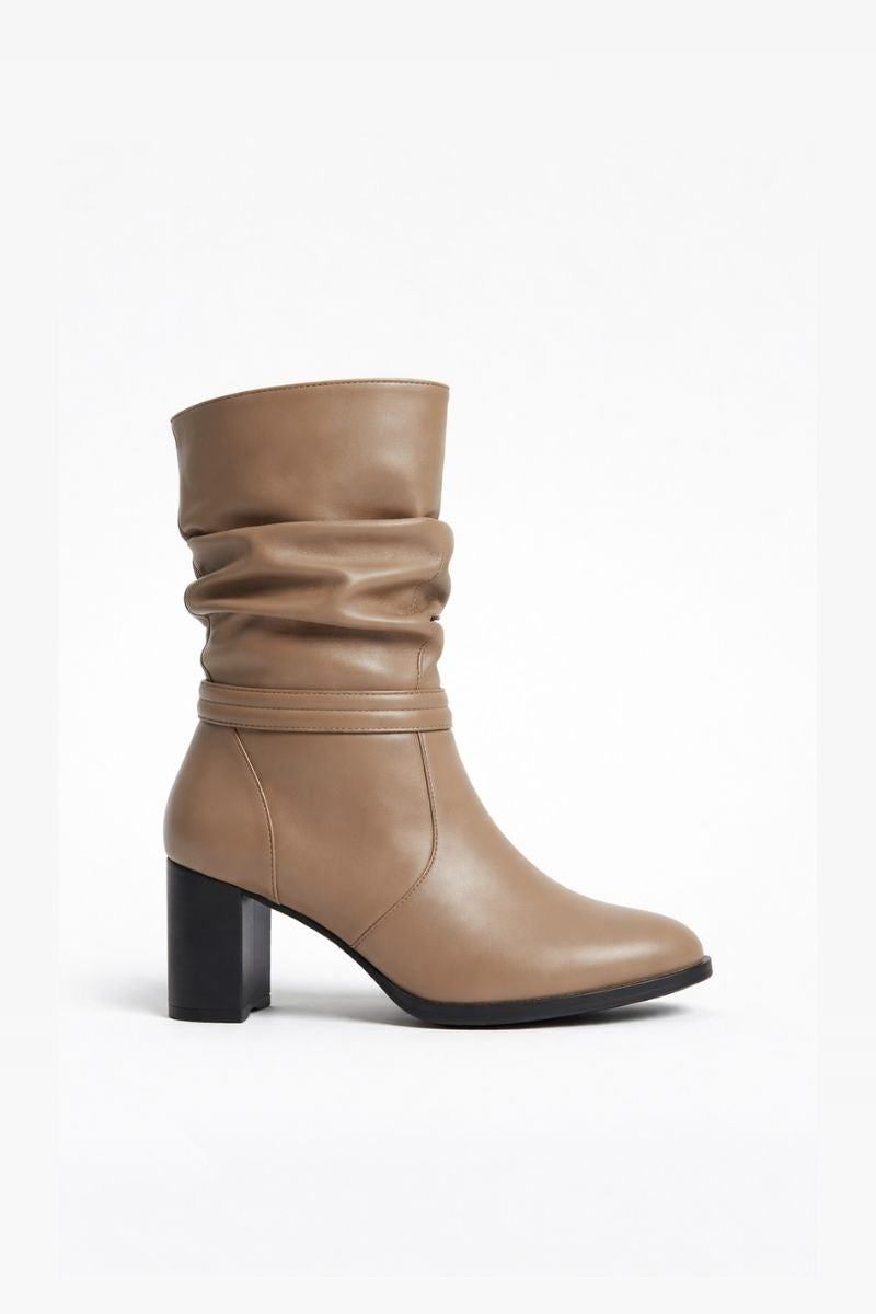 VINTAGE CARAMEL SLOUCHY HEELED ANKLE BOOTS