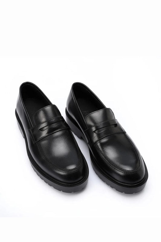 CLASSIC BLACK LOAFER