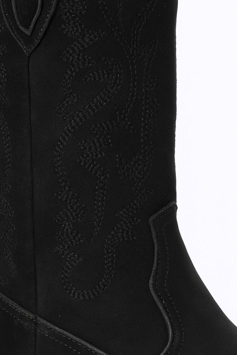 EMBROIDERED BLACK COWBOY BOOTS