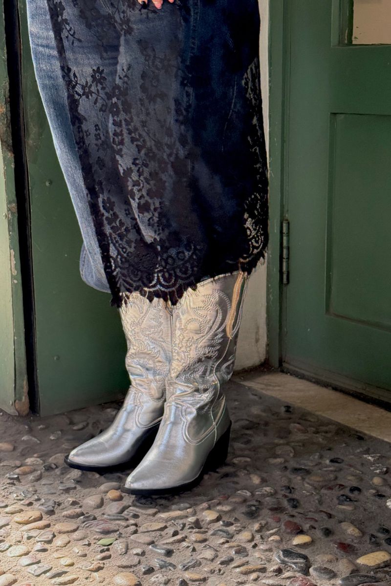 EMBROIDERED METALLIC SILVER COWBOY BOOTS