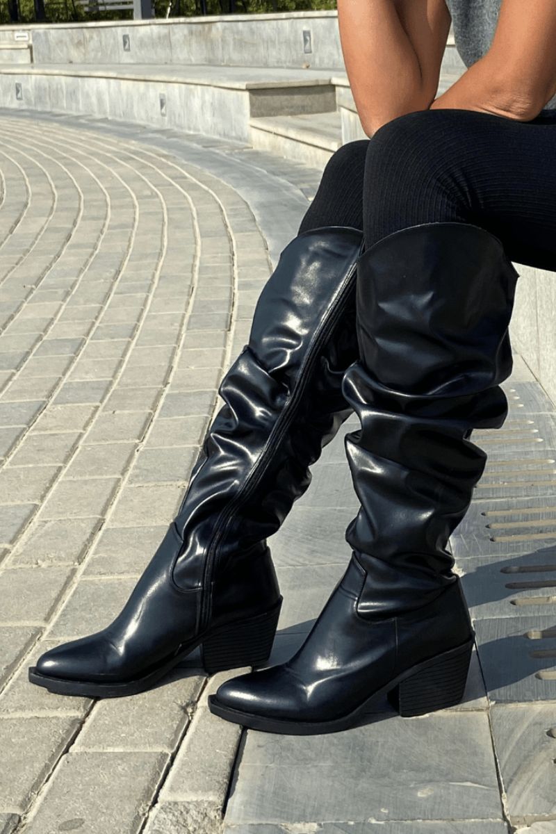 BLACK LEATHER KNEE-HIGH BOOTS