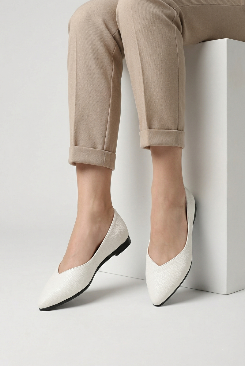 WHITE FLAT LEATHER BALLET