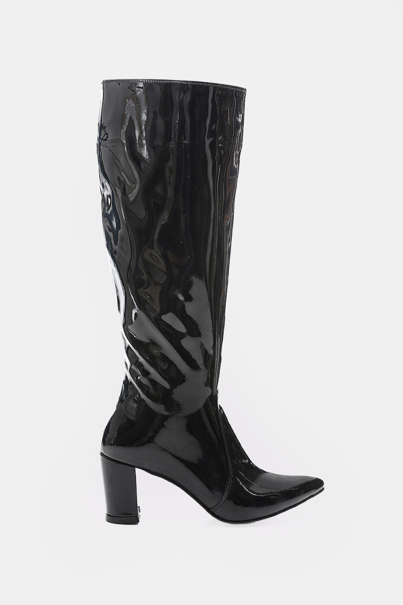 GLOSSY BLACK KNEE-HIGH BOOTS