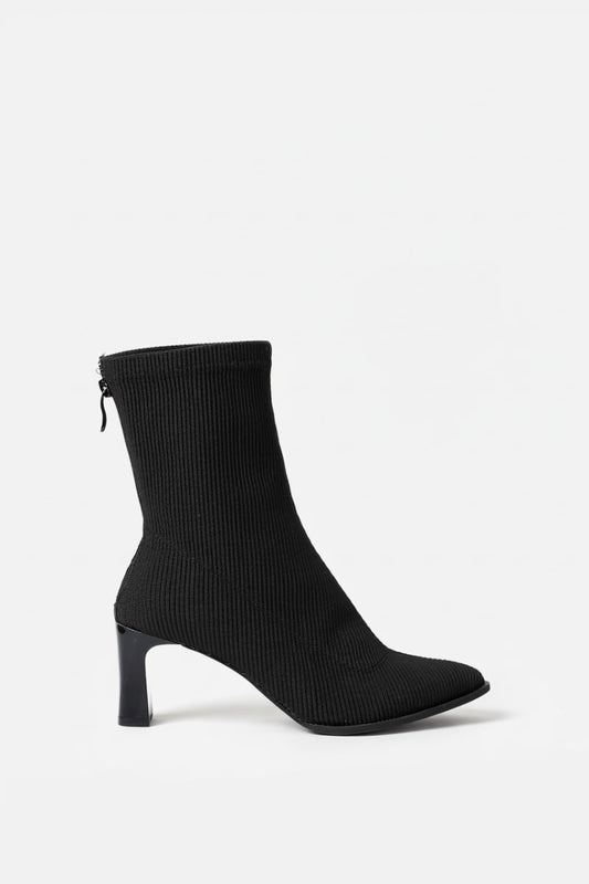Black Ribbed Ankle Boot - Amza - 37