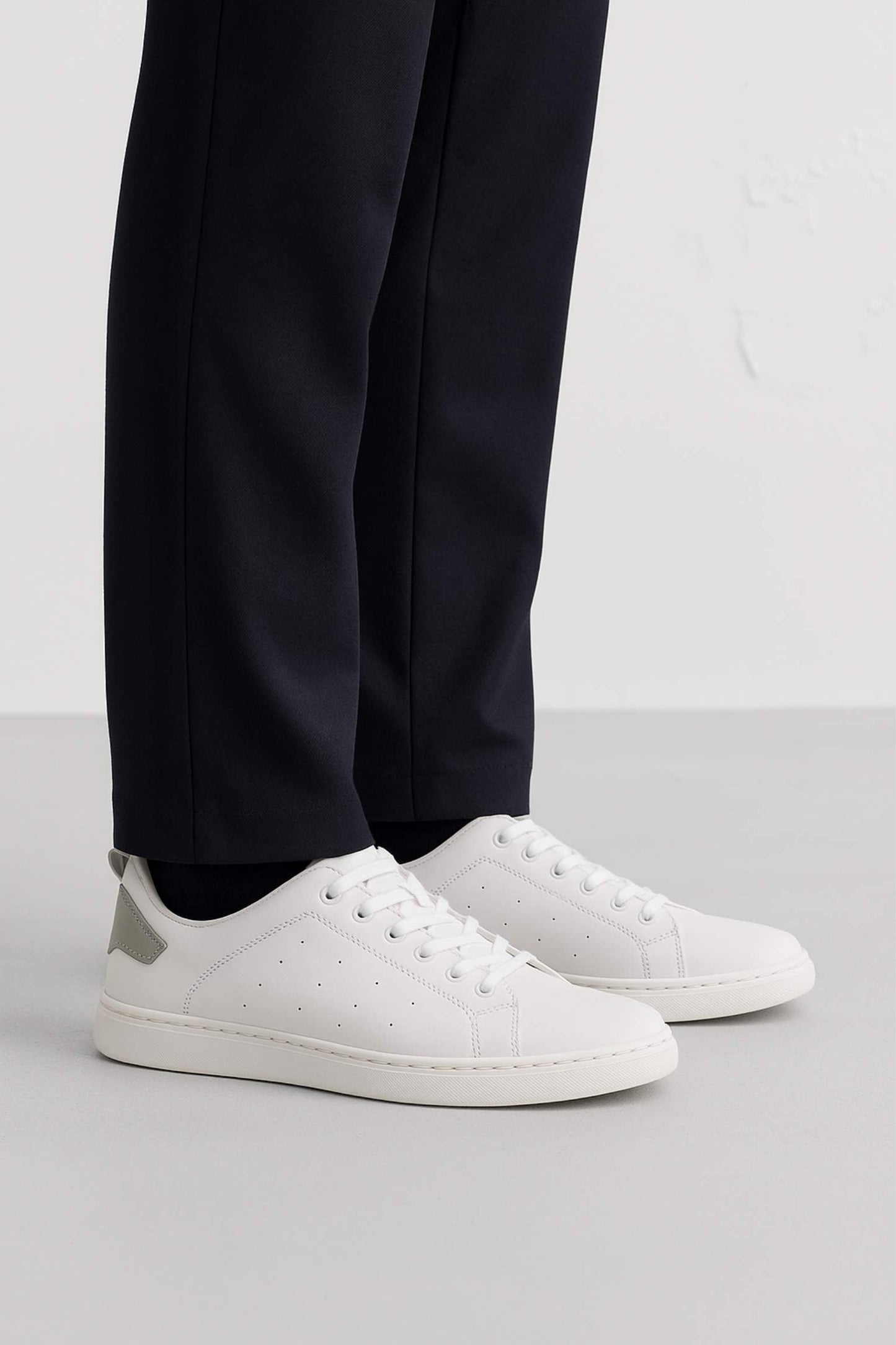 Essential Sneakers - Amza - 41